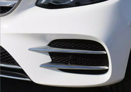 Chromové kryty na plastové lišty v nárazníku Mercedes-Benz (W213)